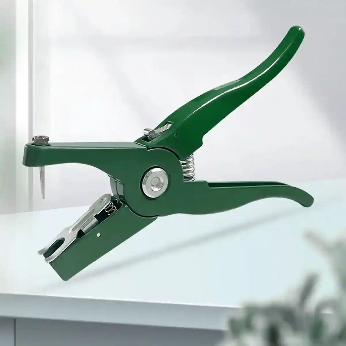 Aluminium Ear Tag Pliers for Livestock Tagging – Pigs Cattle Sheep