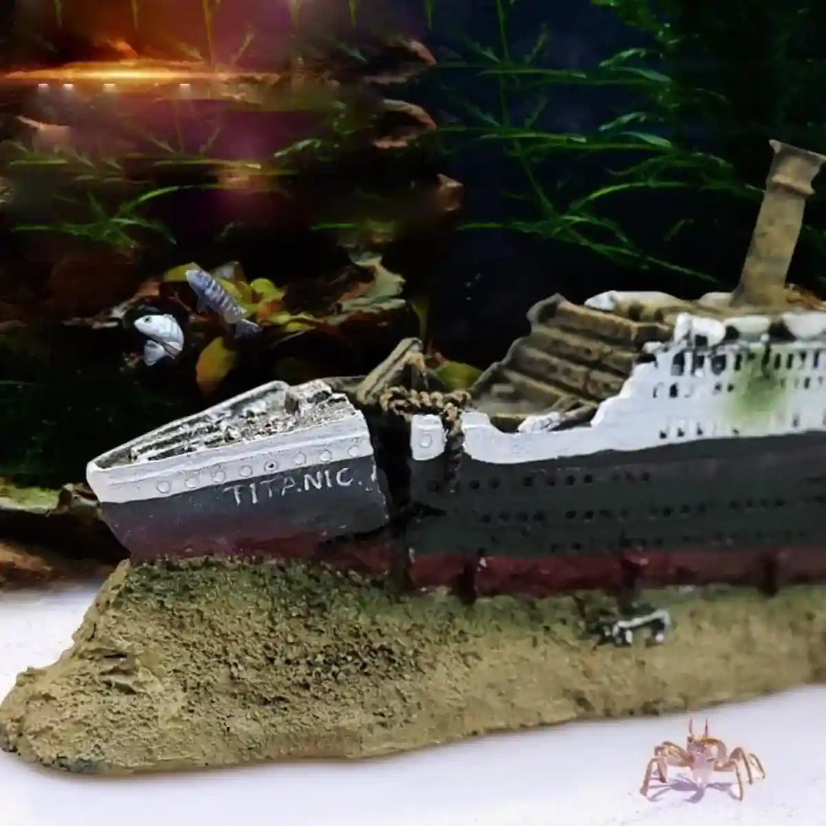 Titanic Shipwreck Aquarium Decoration Realistic Resin Design for Fish Tanks