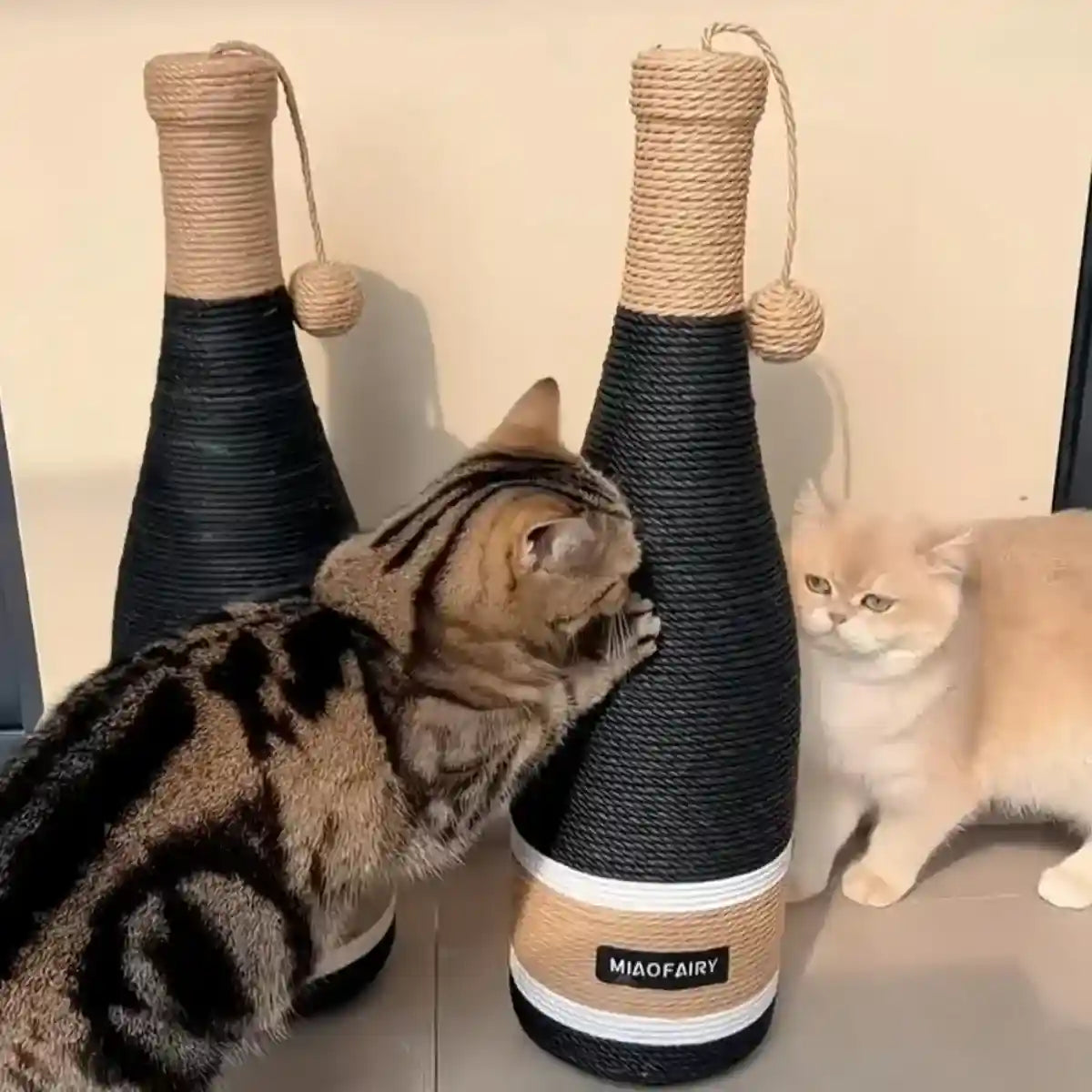 Wine Bottle Shaped Cat Scratching Post Stylish Hemp Rope Toy
