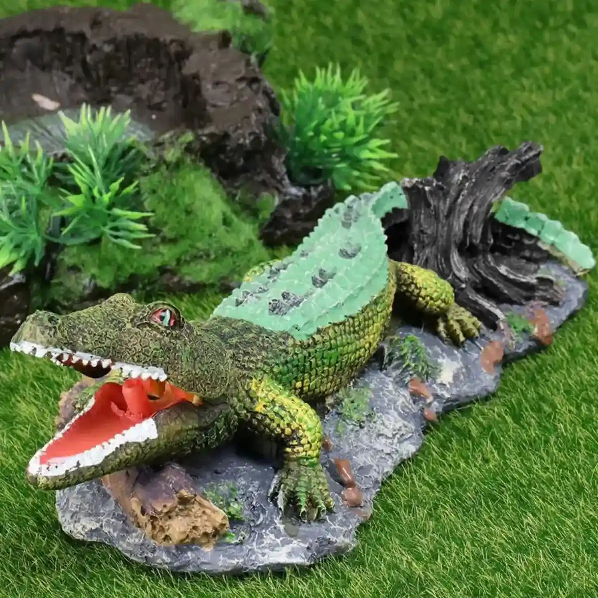 Crocodile Aquarium Ornament with Bubble Stone for Oxygenation
