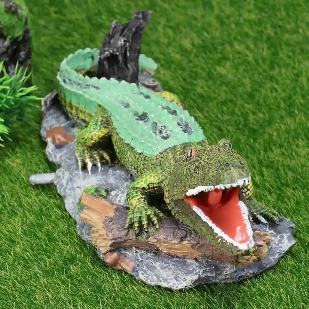 Crocodile Aquarium Ornament with Bubble Stone for Oxygenation