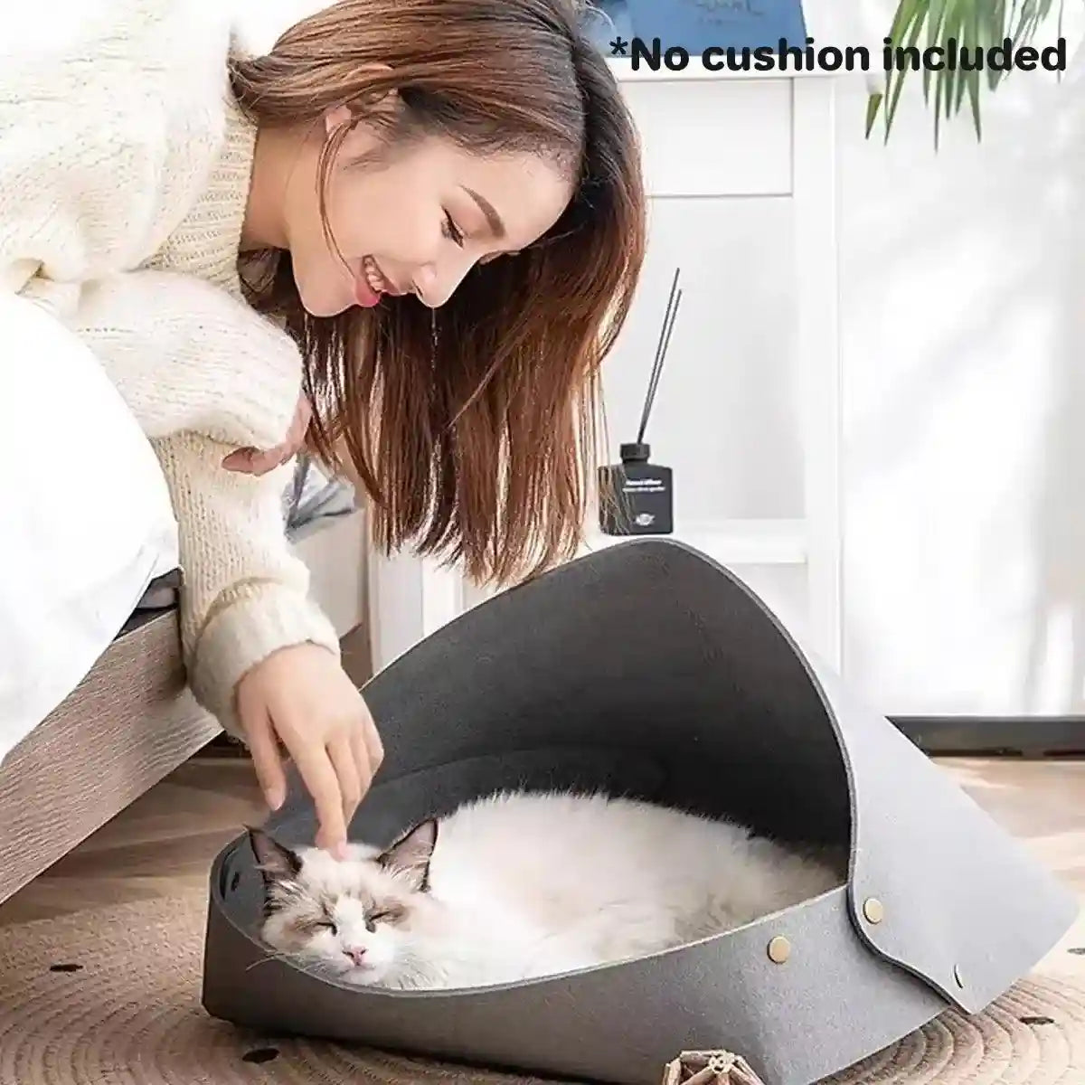 Semi-Enclosed Felt Cat Bed Comfortable & Stylish Cat Nest 3 Colors