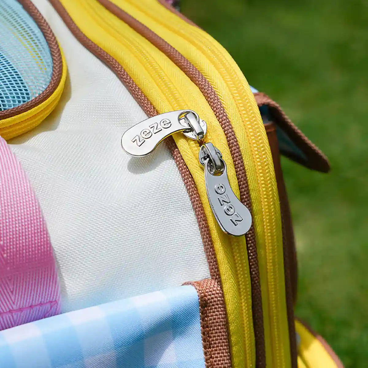 Portable Pet Travel Bag With Expandable Design