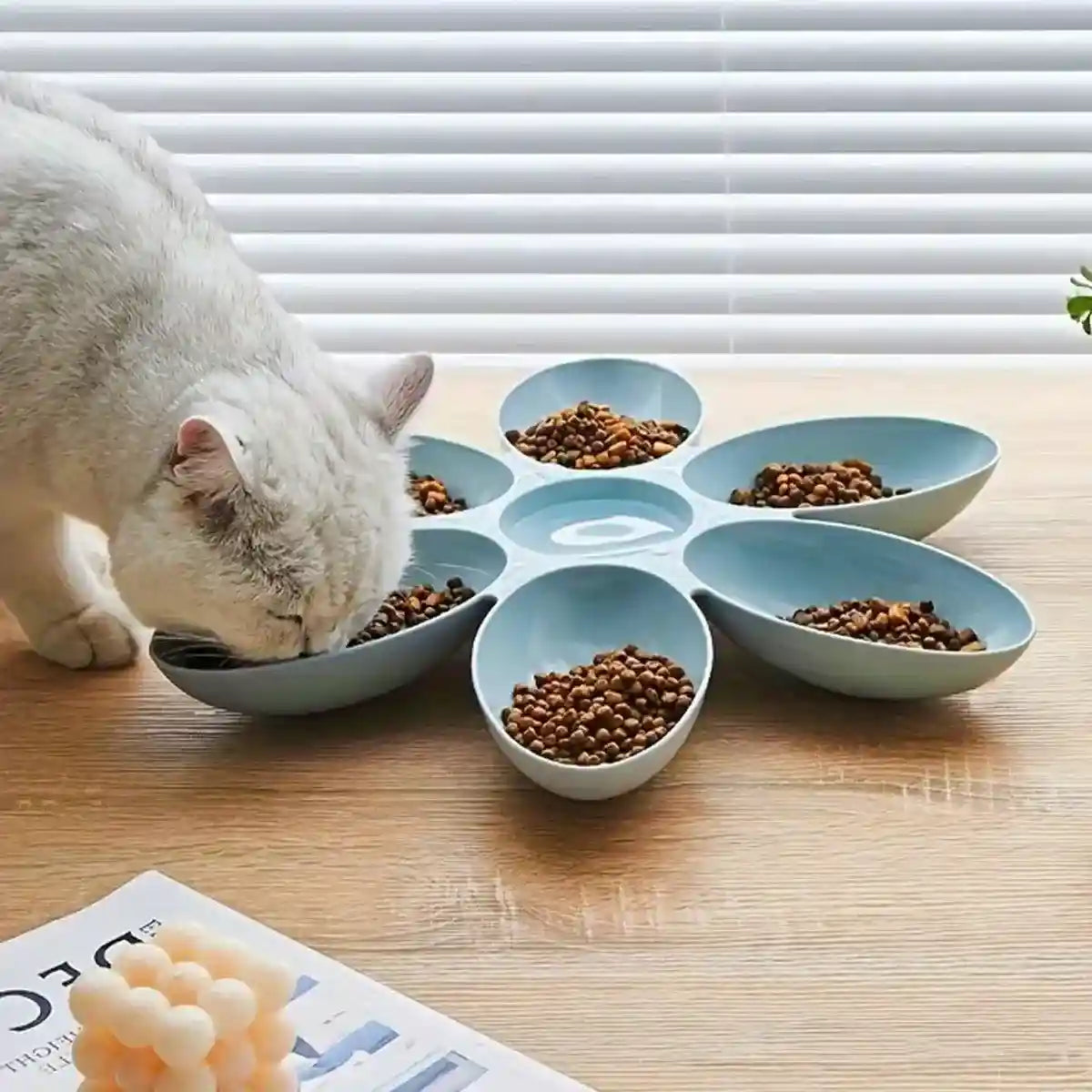 Petal-Shaped Multi-Cat Feeding Bowl