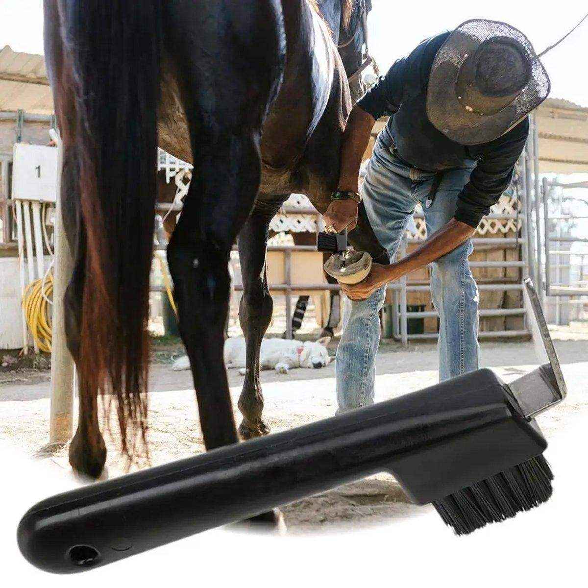 Durable Hoof Care Horseshoe Cleaning Hook Brush for Efficient Grooming