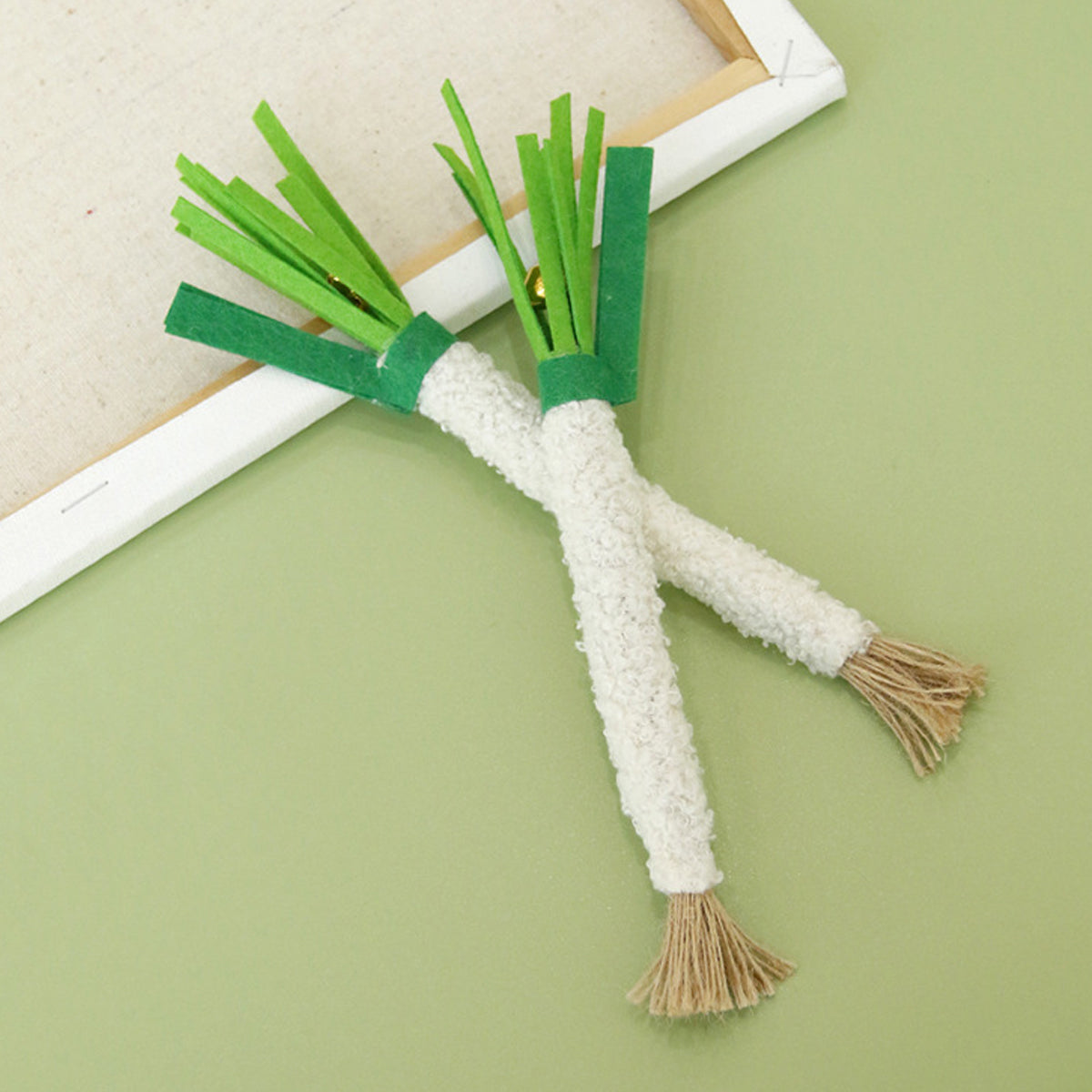 Simulation Shallot Cat Toy with Silvervine